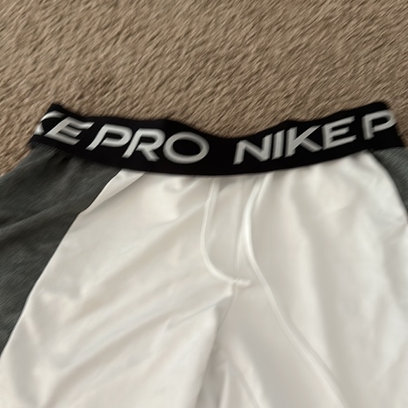 Nike pro shorts size XS. Excellent condition - Picture 3 of 4